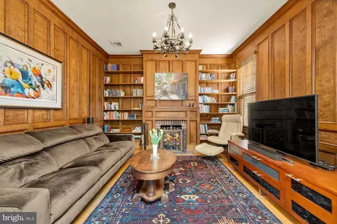 Living - 1436 Q St NW, Washington, DC 20009 photo 4 of 5