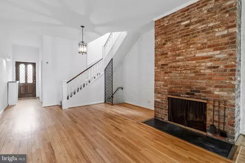 Living - 511 2nd St SE, Washington, DC 20003 photo 6 of 7