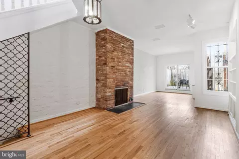 Living - 511 2nd St SE, Washington, DC 20003 photo 3 of 7