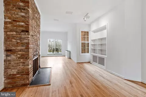 Living - 511 2nd St SE, Washington, DC 20003 photo 2 of 7