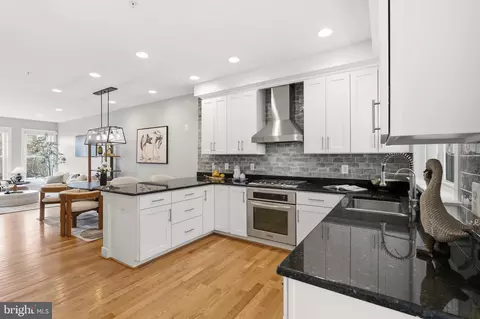 335 L St SE, Washington, DC 20003 photo 14