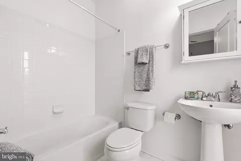 335 L St SE, Washington, DC 20003 photo 23