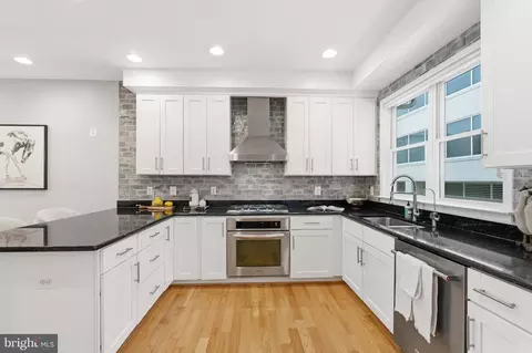 335 L St SE, Washington, DC 20003 photo 13