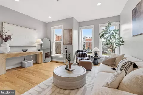 335 L St SE, Washington, DC 20003 photo 8