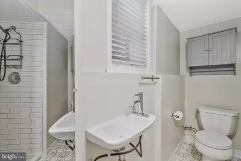 Bath - 1714 33rd Pl SE, Washington, DC 20020 photo 6 of 9