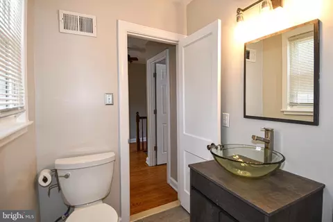 Bath - 1714 33rd Pl SE, Washington, DC 20020 photo 2 of 9