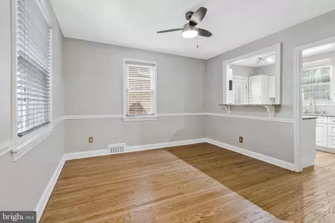 Living - 1714 33rd Pl SE, Washington, DC 20020 photo 11 of 12