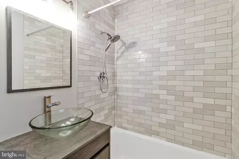 Bath - 1714 33rd Pl SE, Washington, DC 20020 photo 4 of 9