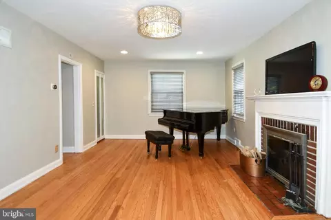 Living - 1714 33rd Pl SE, Washington, DC 20020 photo 4 of 12