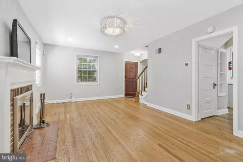 Living - 1714 33rd Pl SE, Washington, DC 20020 photo 9 of 12