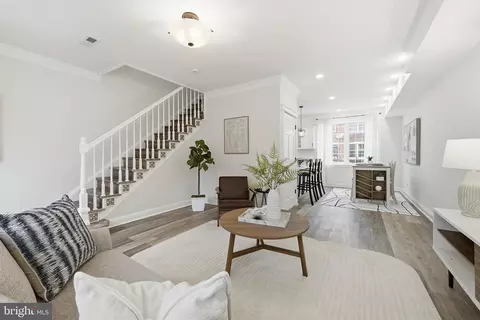 216 Ascot Pl NE, Washington, DC 20002