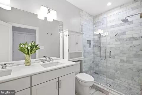 Bath - 819 D St NE #18, Washington, DC 20002 photo 1 of 1
