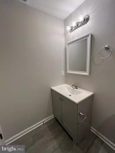 1307 K St SE #101, Washington, DC 20003 photo 3