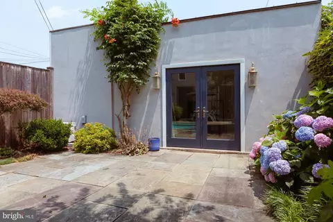 Exterior - 524 6th St SE, Washington, DC 20003 photo 4 of 5