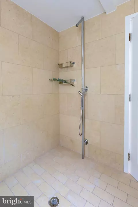 Bath - 524 6th St SE, Washington, DC 20003 photo 4 of 4
