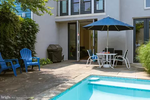 Exterior - 524 6th St SE, Washington, DC 20003 photo 3 of 5