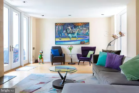 Living - 524 6th St SE, Washington, DC 20003 photo 1 of 3