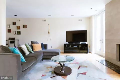 Living - 524 6th St SE, Washington, DC 20003 photo 2 of 3