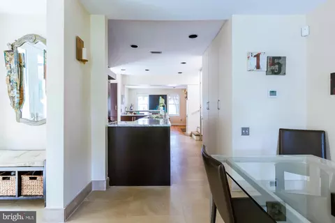 Entry Way - 524 6th St SE, Washington, DC 20003 photo 3 of 6