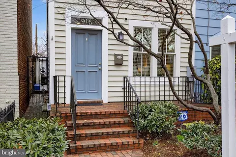 916 G St SE, Washington, DC 20003 photo 2