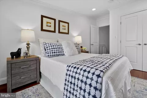 916 G St SE, Washington, DC 20003 photo 25