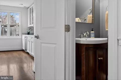 916 G St SE, Washington, DC 20003 photo 10