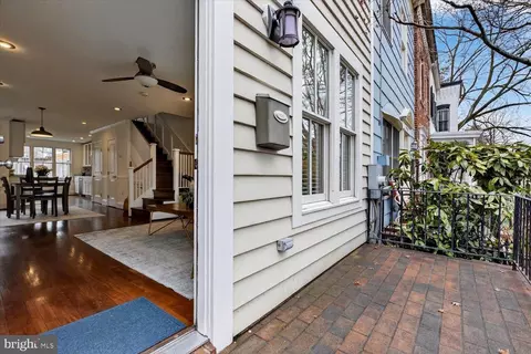 916 G St SE, Washington, DC 20003 photo 4