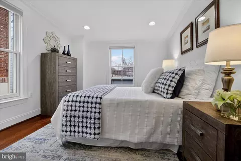 916 G St SE, Washington, DC 20003 photo 24