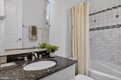 916 G St SE, Washington, DC 20003 photo 27