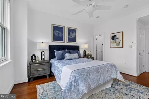916 G St SE, Washington, DC 20003 photo 32