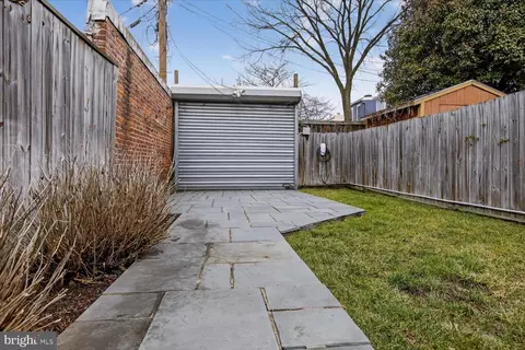 916 G St SE, Washington, DC 20003 photo 18