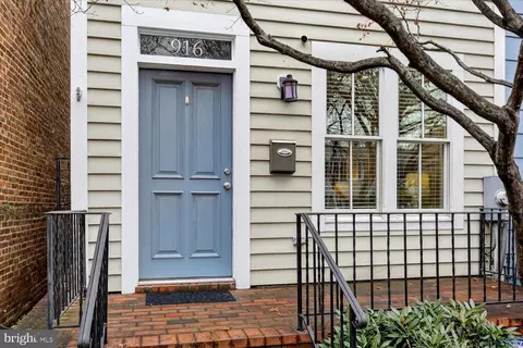 916 G St SE, Washington, DC 20003 photo 3