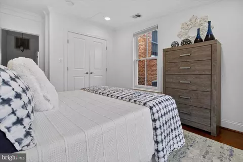 916 G St SE, Washington, DC 20003 photo 26