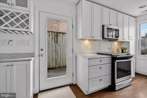 916 G St SE, Washington, DC 20003 photo 14