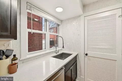 Kitchen - 626 Independence Ave SE #103, Washington, DC 20003 photo 4 of 5