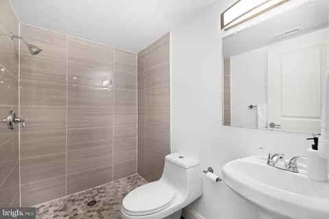 Bath - 758 Gresham Pl NW, Washington, DC 20001 photo 5 of 5