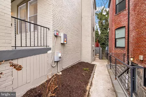 Exterior - 758 Gresham Pl NW, Washington, DC 20001 photo 8 of 9