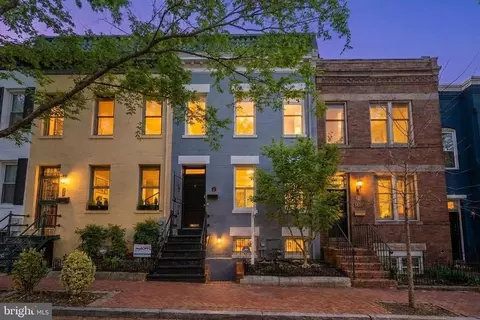 2132 Newport Pl NW, Washington, DC 20037