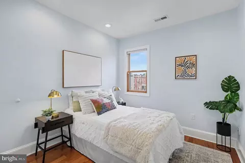Bedroom - 527 14th St NE, Washington, DC 20002 photo 4 of 11