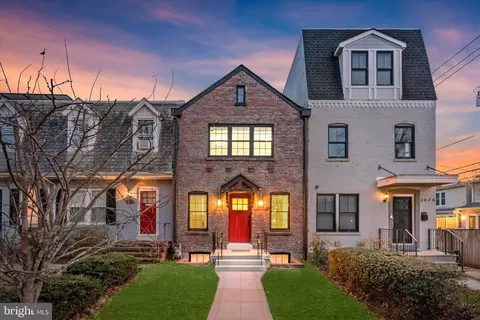 3626 T St NW, Washington, DC 20007