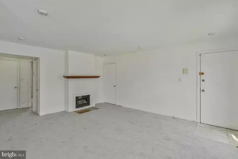 Living - 2139 Young St SE #101, Washington, DC 20020 photo 2 of 4