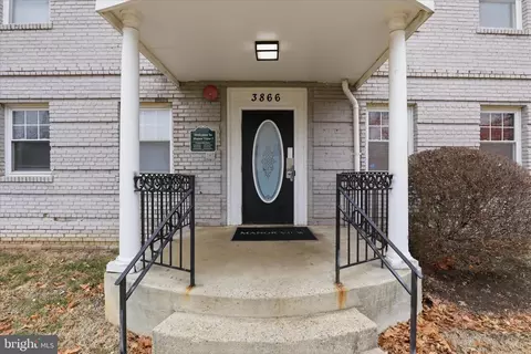 3866 9th St SE #102, Washington, DC 20032