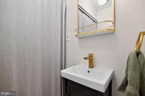 1220 NE Constitution Ave NE, Washington, DC 20002 photo 22