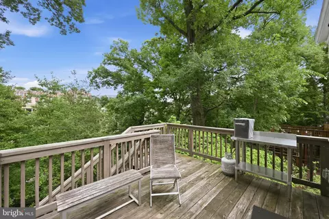 Exterior - 2829 29th Pl NW, Washington, DC 20008 photo 4 of 9