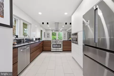Kitchen - 2829 29th Pl NW, Washington, DC 20008 photo 1 of 2
