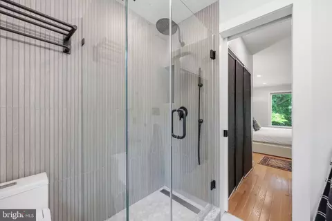 Bath - 2829 29th Pl NW, Washington, DC 20008 photo 2 of 5