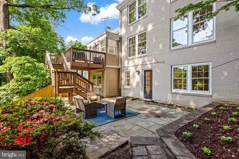 Exterior - 2829 29th Pl NW, Washington, DC 20008 photo 5 of 9