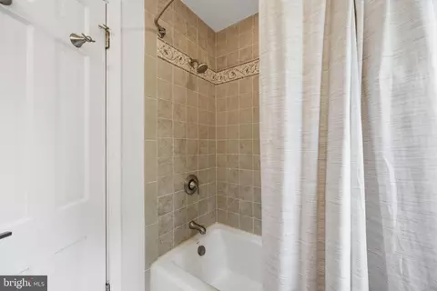 Bath - 2829 29th Pl NW, Washington, DC 20008 photo 4 of 5