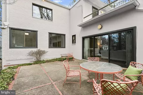 Exterior - 2400 44th St NW, Washington, DC 20007 photo 7 of 10