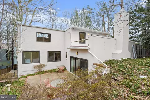 Exterior - 2400 44th St NW, Washington, DC 20007 photo 8 of 10